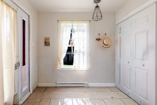 Hall d'entrée — 543 Av. Ste-Brigitte, Sainte-Brigitte-de-Laval