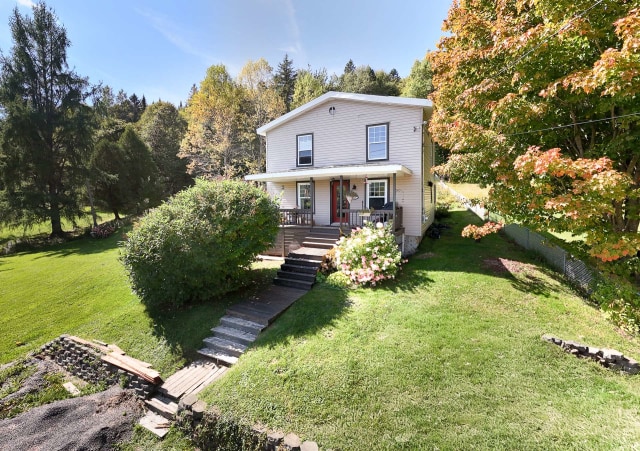 Façade — 543 Av. Ste-Brigitte, Sainte-Brigitte-de-Laval