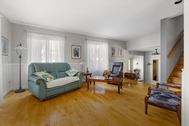 Salon — 800, Rue Deveau, Trois-Rivières, G8V1L1, Trois-Rivières