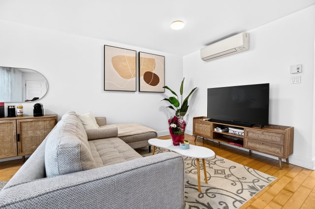 Living room — 2534, Av. Bilaudeau, Montréal (Mercier/Hochelaga-Maisonneuve), H1K4A8, Montréal (Mercier/Hochelaga-Maisonneuve)