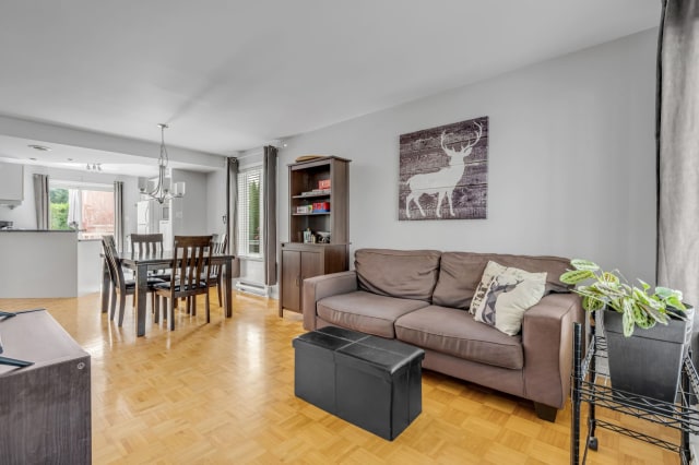 Salon — 2290Z, Rue du Neptune, Québec (Les Rivières), G2E6J2, Québec (Les Rivières)