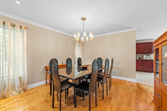 Salle à manger — 3928, Rue du Commissaire, Laval (Duvernay), H7E5H4, Laval (Duvernay)
