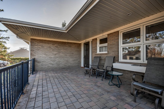 Terrasse — 603 Rue Owens, Montebello