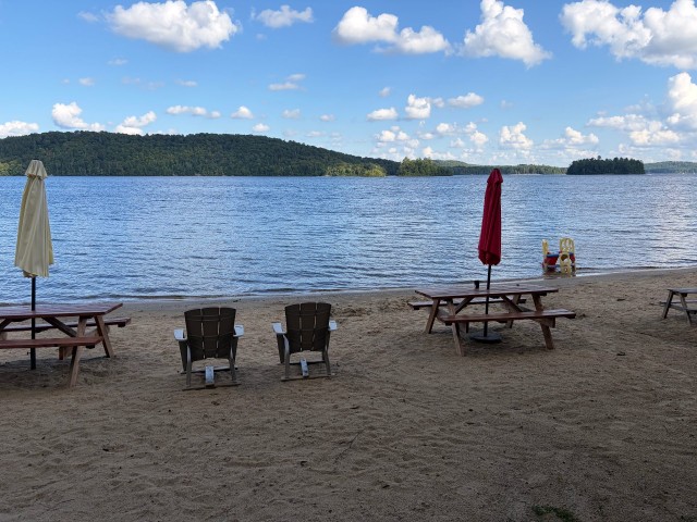 Bord de l'eau — Ch. du Tour-du-Lac, Lac-Simon