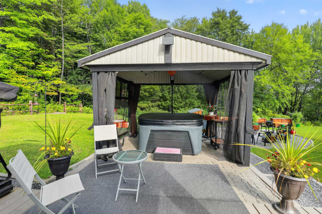Spa — 1207 Route 321, Duhamel