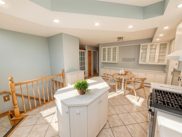 Salle à manger — 543 Av. de l'Hôtel-de-Ville, Chandler