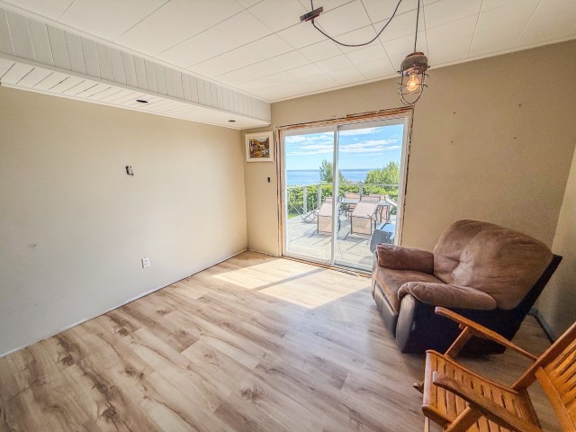 Salon — 132 Route 132 E., Port-Daniel/Gascons