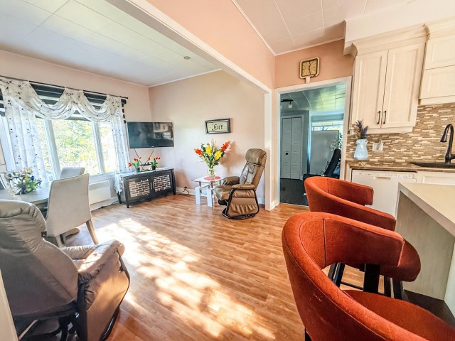 Salle à manger — 745 Av. de l'Hôtel-de-Ville, Chandler