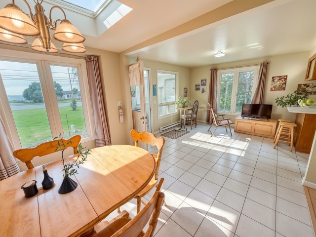 Salle à manger — 318 Grande Allée Ouest, Grande-Rivière