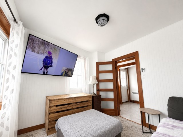 Salon — 17 Rue Fabien-Côté, Gaspé