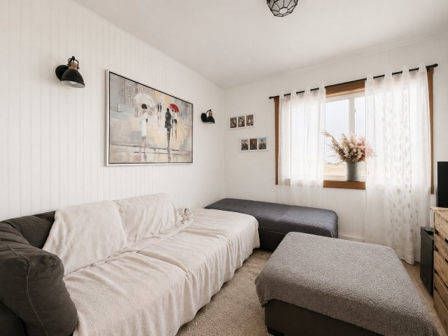 Salon — 17 Rue Fabien-Côté, Gaspé