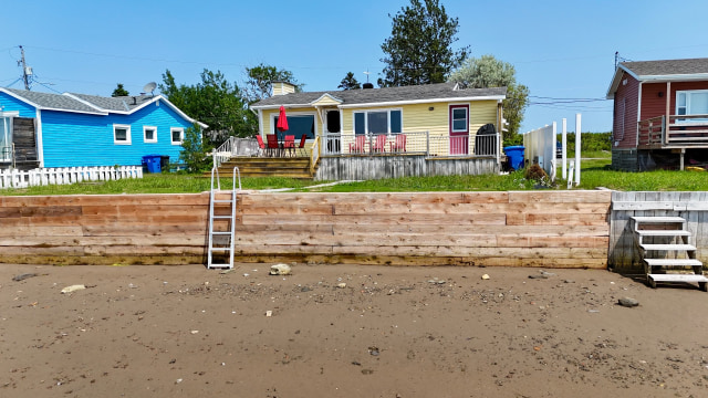Face arrière — 81 Rue de la Plage, Gaspé