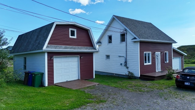 Garage — 18 Rue du Fleuve, Gaspé