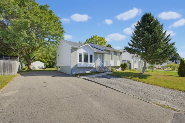 Façade — 673 Rue des Prés, Saint-Lin/Laurentides