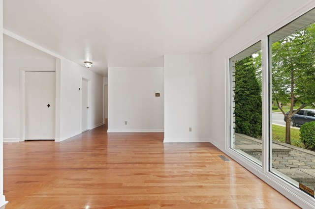 Salon — 15 Rue de la Normandie, Gatineau