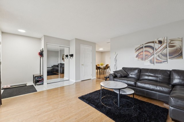 Salon — 1180 Rue de Neuville, Gatineau