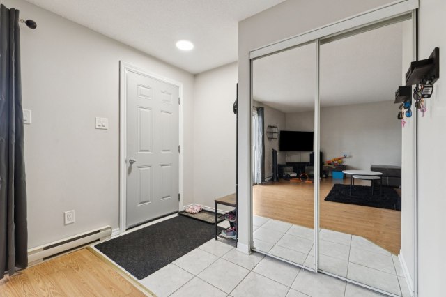 Hall d'entrée — 1180 Rue de Neuville, Gatineau