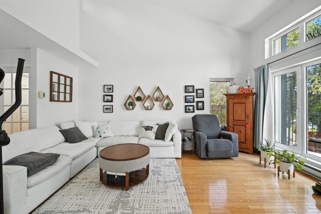 Salon — 1266, Route Principale, Val-des-Monts, J8N2K6, Val-des-Monts