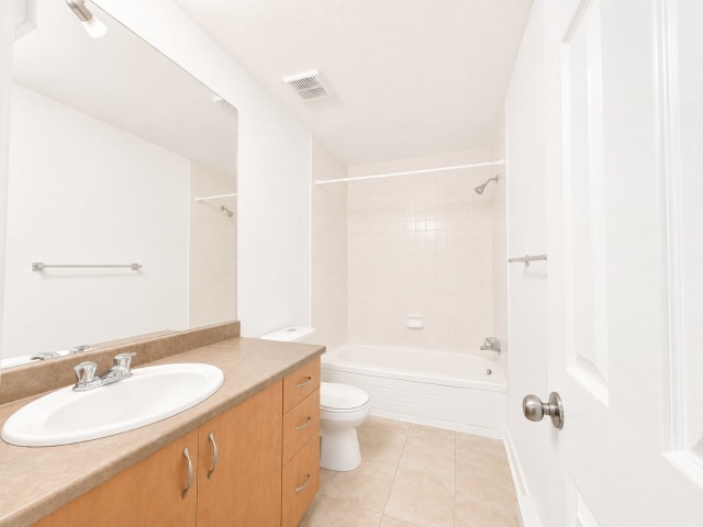 Salle de bains — 88 Rue Front, Gatineau