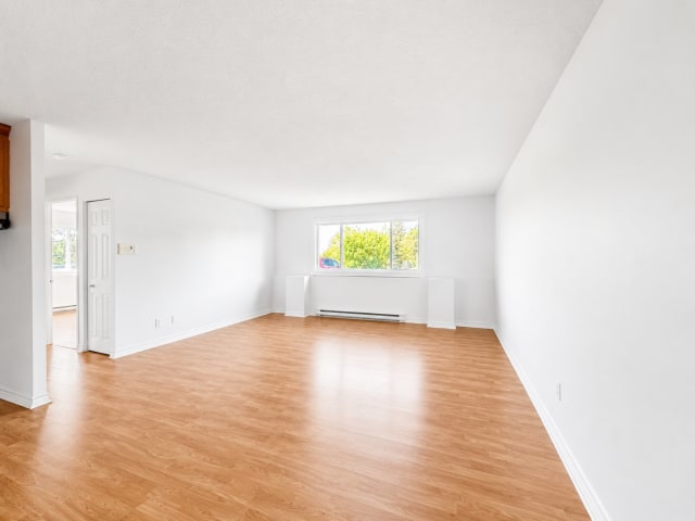 Salon — 88 Rue Front, Gatineau