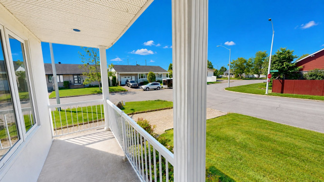 Balcon — 3791 Rue de la Sarthe, Saguenay