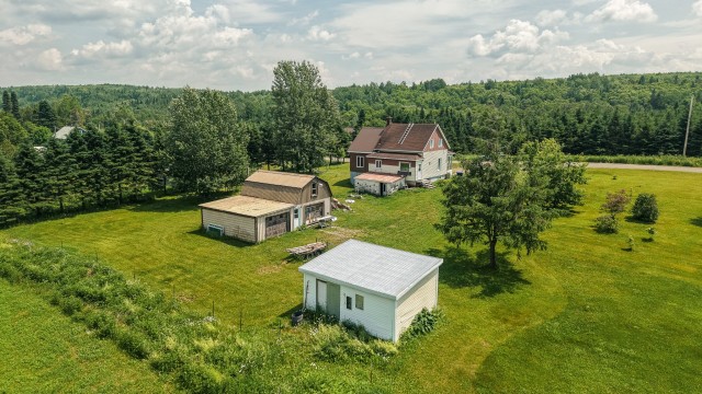 Garage — 64 8e Rang E., Biencourt