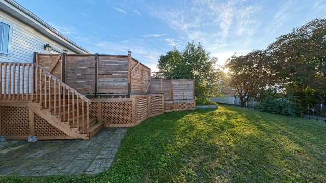 Cour — 15 Rue Ross, Saint-Anaclet-de-Lessard