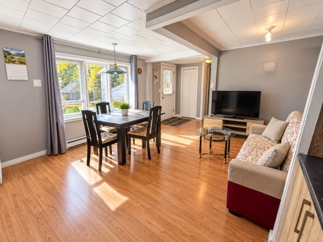 Salon — 203 Rue du Parc, Grande-Rivière