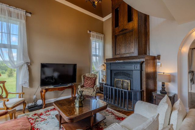 Salon — 102 Ch. de la Martine, Petite-Rivière-Saint-François
