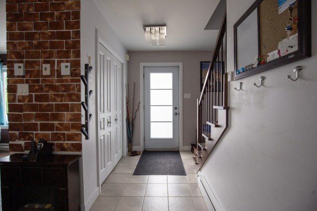 Entrance hall — 166 Rue des Pignons, Beaupré