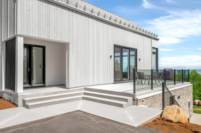 Entrée extérieure — 306 Rue du Flanc, Les Éboulements