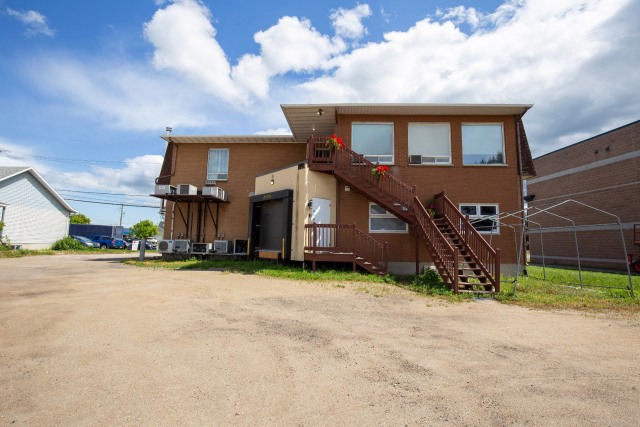 Face arrière — 983 - 985 Boul. Monseigneur-De Laval, Baie-Saint-Paul
