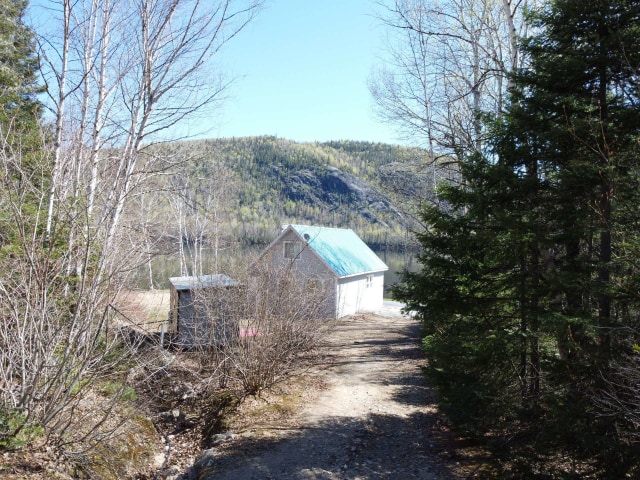 Face arrière — 1 Ch. du Lac de la Rivière Noire, Mont-Élie