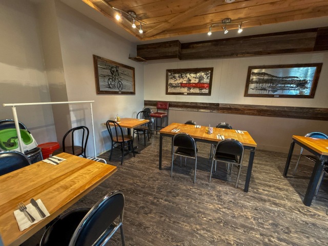 Salle à manger — 150 - 150A Route 170, L'Anse-Saint-Jean