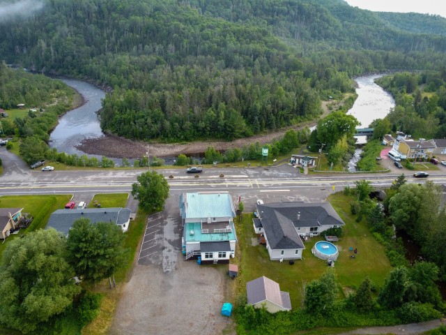 Photo aérienne — 150 - 150A Route 170, L'Anse-Saint-Jean