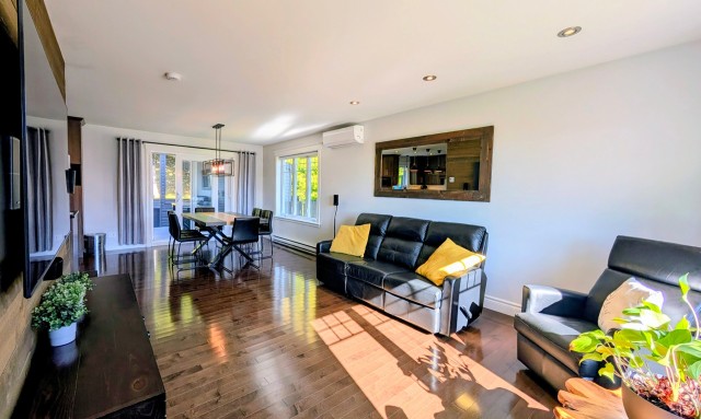 Salon — 171 Rue de Lucerne, Sainte-Brigitte-de-Laval