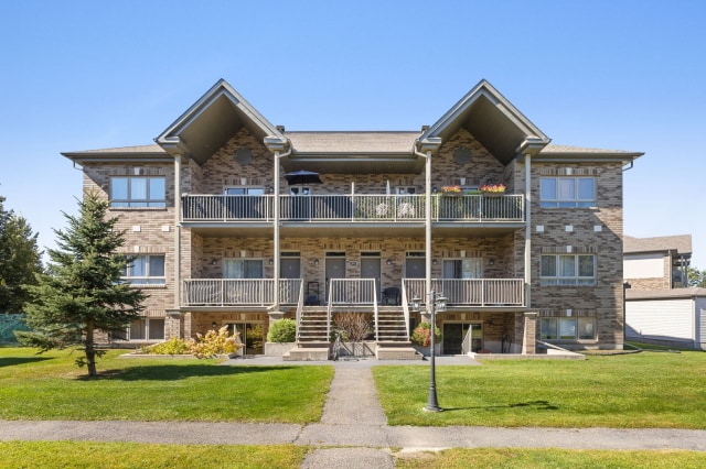 Façade — 20 Rue de Munich, Gatineau