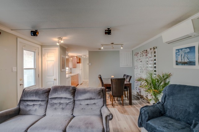 Salon — 3785 Rue des Fougères, Lévis