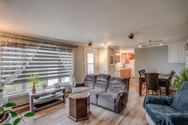 Salon — 3785 Rue des Fougères, Lévis