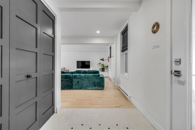 Hall d'entrée — 354 9e Rue, Québec