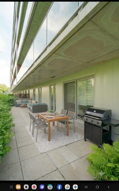 Terrasse — 121-170 Rue Principale, Saint-Zotique