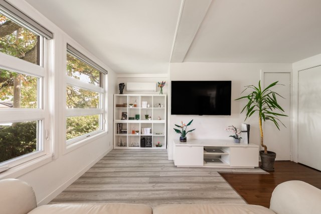 Salon — 95 40e Avenue, Saint-Blaise-sur-Richelieu