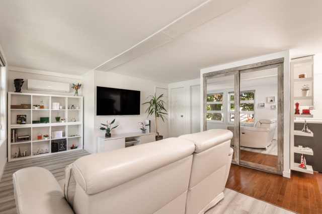 Salon — 95 40e Avenue, Saint-Blaise-sur-Richelieu