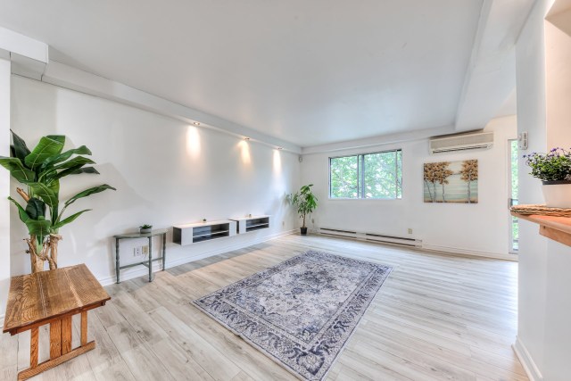 Family room — 2475 Av. Aumont, Brossard