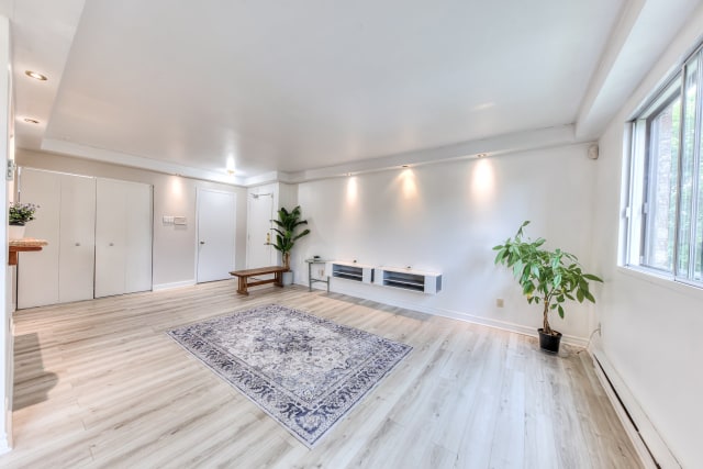 Family room — 2475 Av. Aumont, Brossard