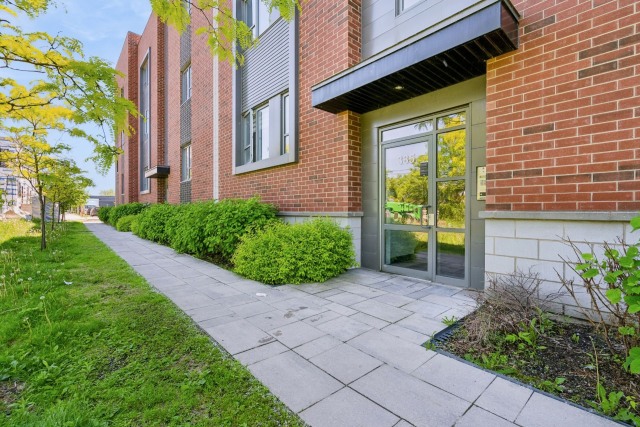 Hall d'entrée — 385 Av. Skaniatarati, Montréal