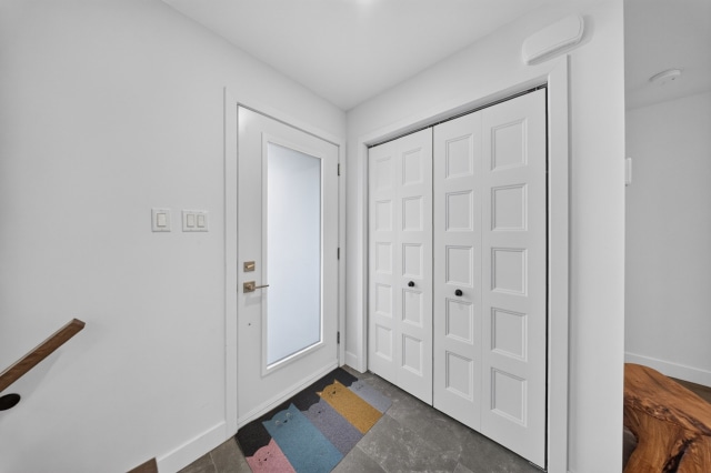 Hall d'entrée — 566 Route 116, Acton Vale