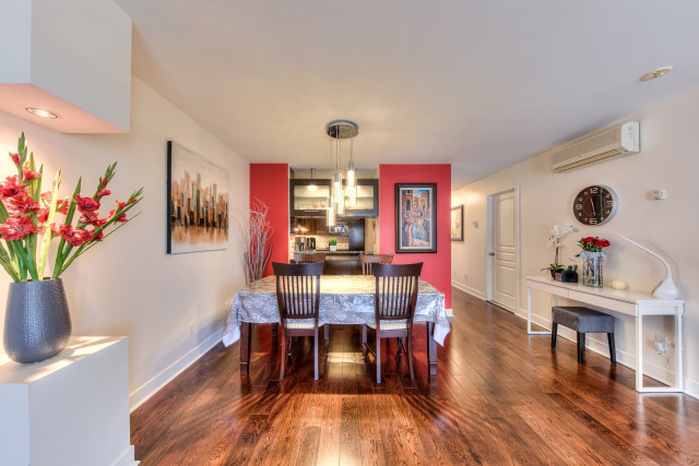 Salle à manger — 3945 Av. Colomb, Brossard