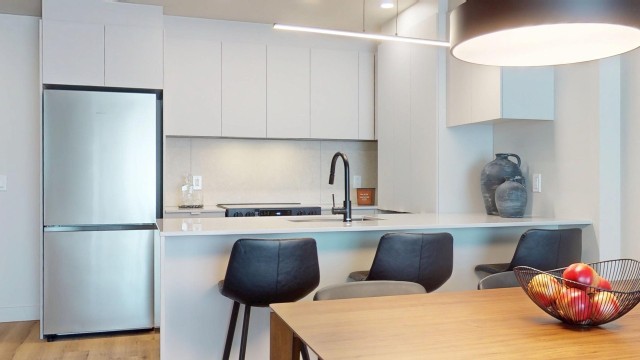 Photo 4 — 1555 Boul. Chomedey, Laval