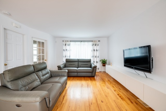 Salon — 116 Boul. du Fort-St-Louis, Boucherville
